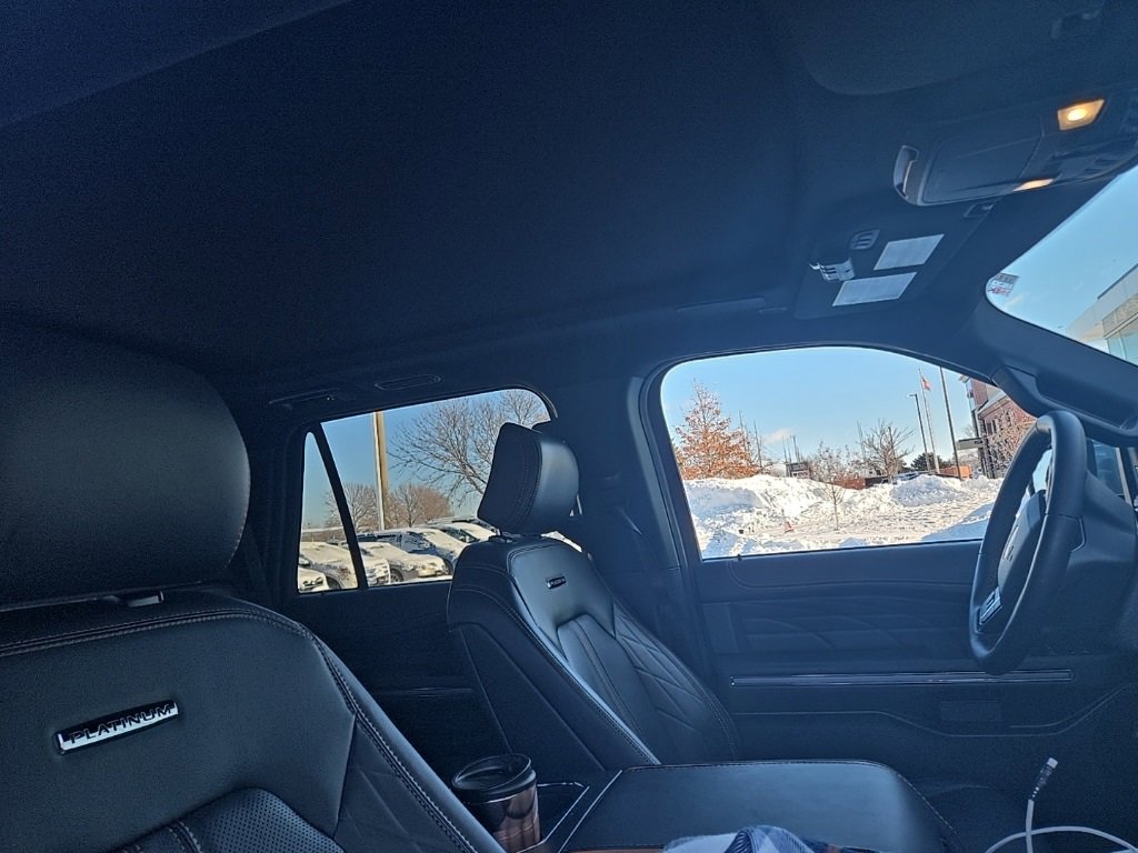 Used 2024 Ford Expedition Platinum image 3