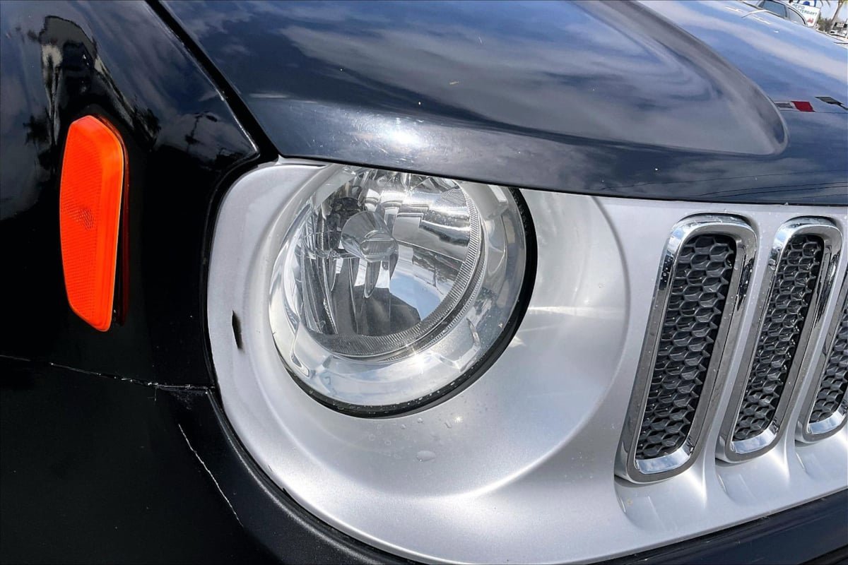 Used 2017 Jeep Renegade Limited FWD image 29