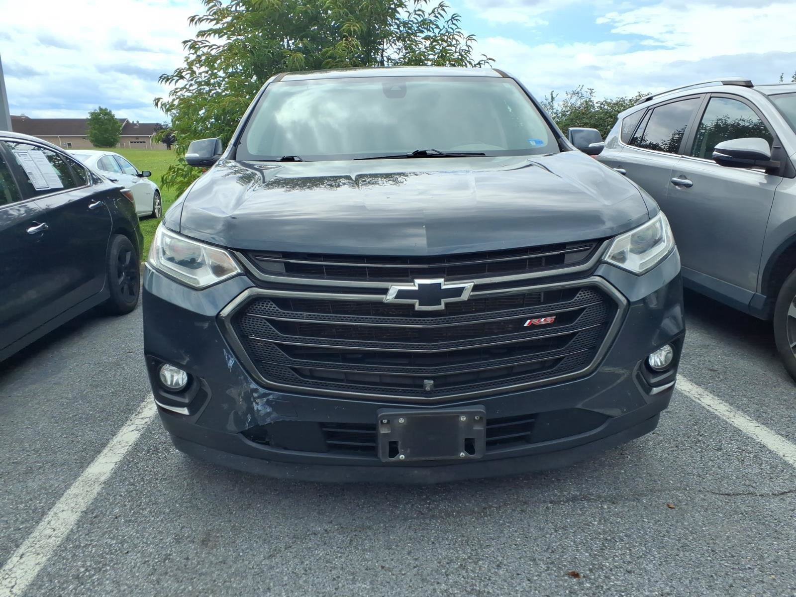 Used 2021 Chevrolet Traverse RS FWD image 2