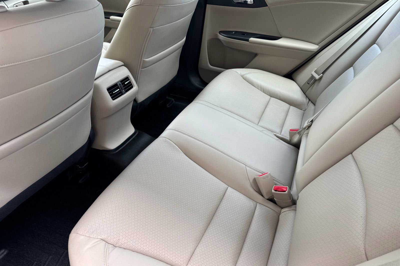 Used 2016 Honda Accord Touring image 15