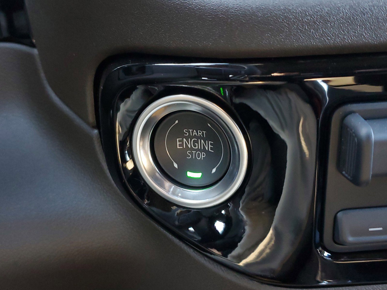 New 2025 GMC Sierra 2500 SLT w/ SLT Convenience Package image 33