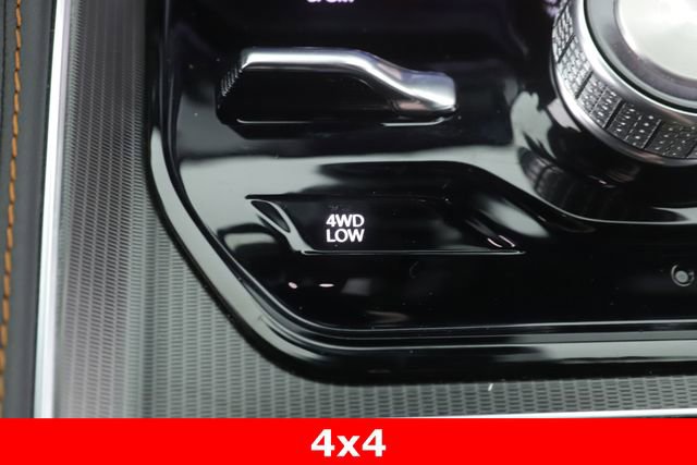 Used 2025 Jeep Grand Wagoneer L Series III w/ Rear Seat Video Group 1 image 27