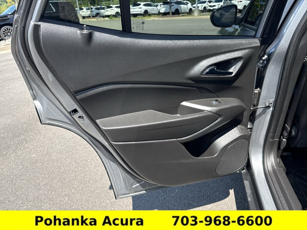 Used 2024 Chevrolet Trax RS w/ Sunroof Package FWD image 20