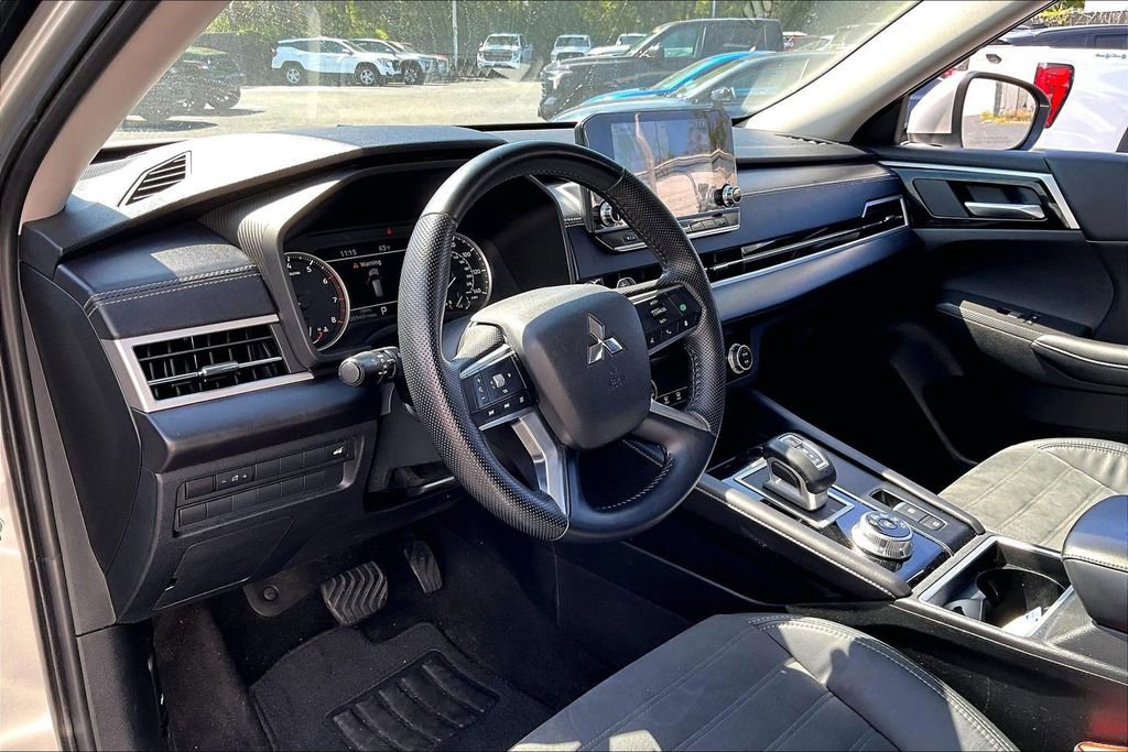 Used 2022 Mitsubishi Outlander SE image 17