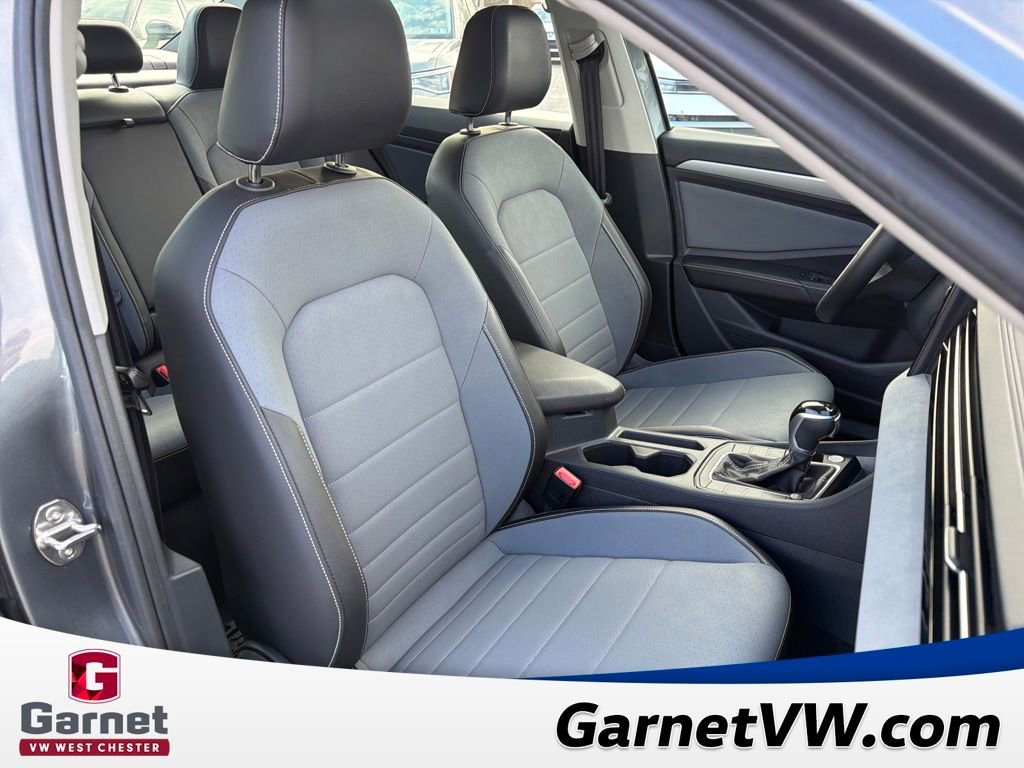 Certified 2025 Volkswagen Jetta SE image 41