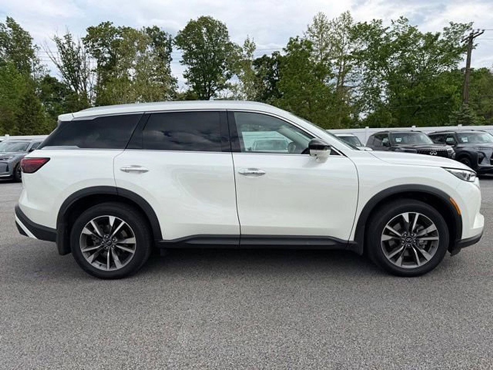 Certified 2025 INFINITI QX60 Luxe w/ Cargo Package AWD/4WD image 8