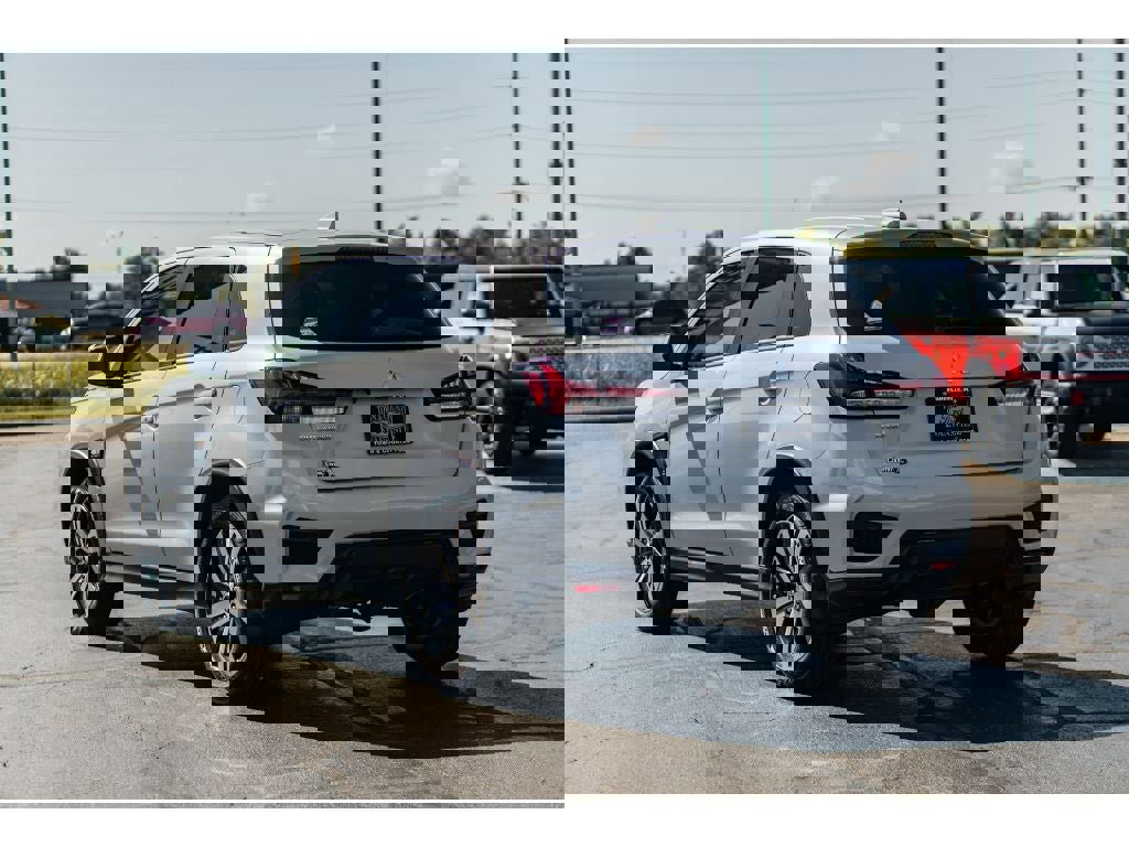 Used 2023 Mitsubishi Outlander Sport ES image 3