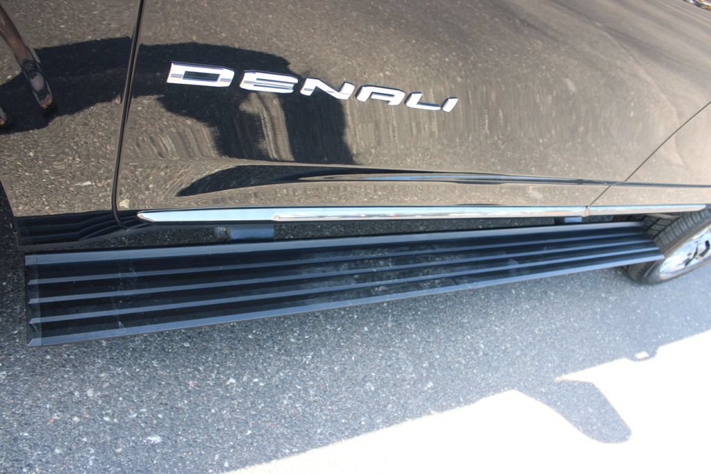 Used 2023 GMC Yukon Denali Ultimate w/ LPO, Floor Liner Package AWD/4WD image 22