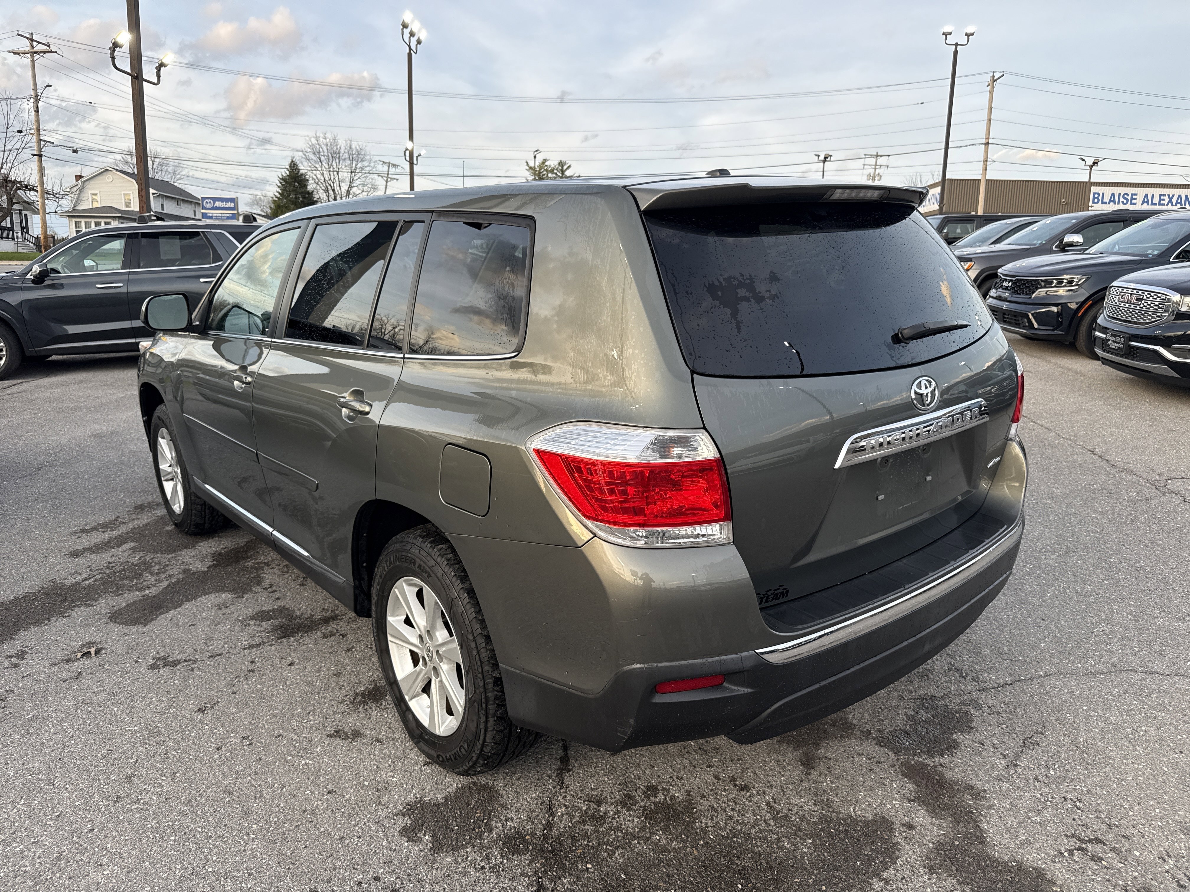 Used 2011 Toyota Highlander SE w/ Tow Pkg image 6