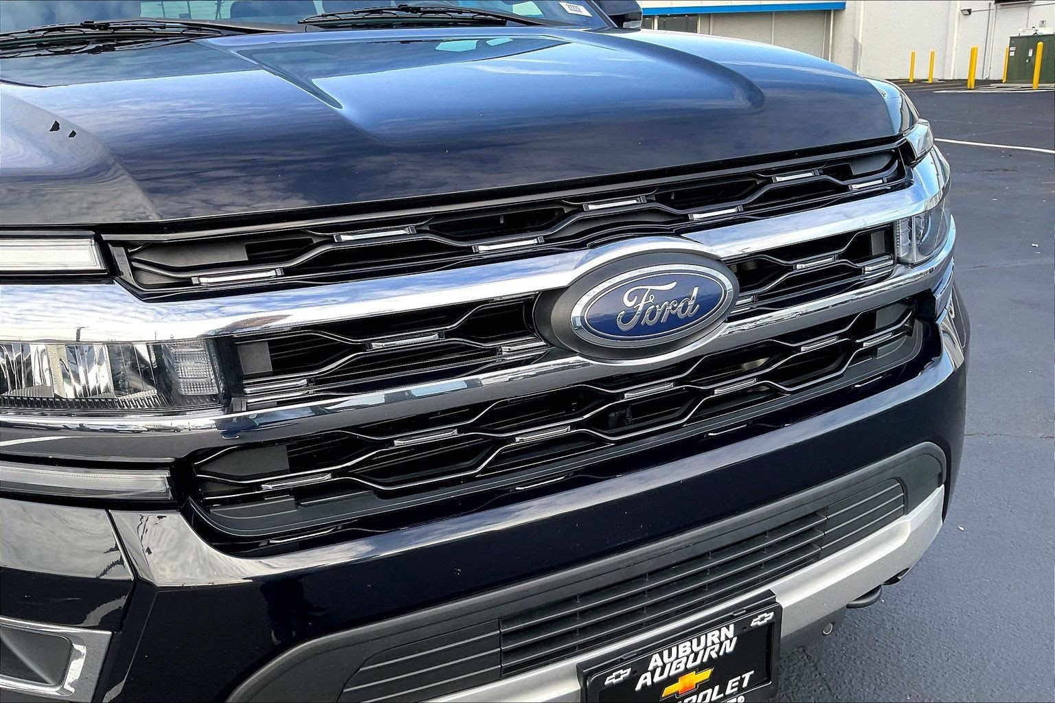 Used 2023 Ford Expedition Limited image 31