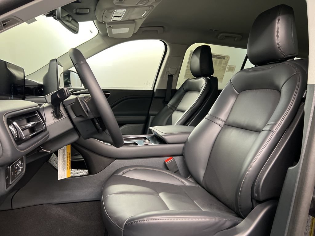 Used 2026 Lincoln Aviator AWD image 26