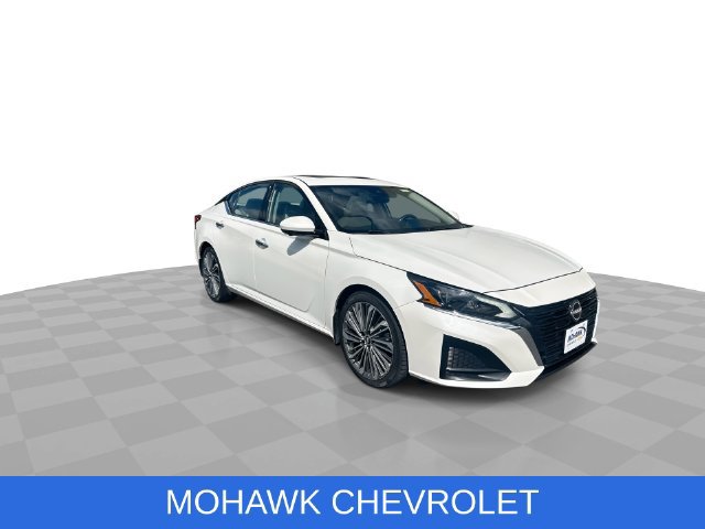 Used 2024 Nissan Altima 2.5 SL FWD image 2