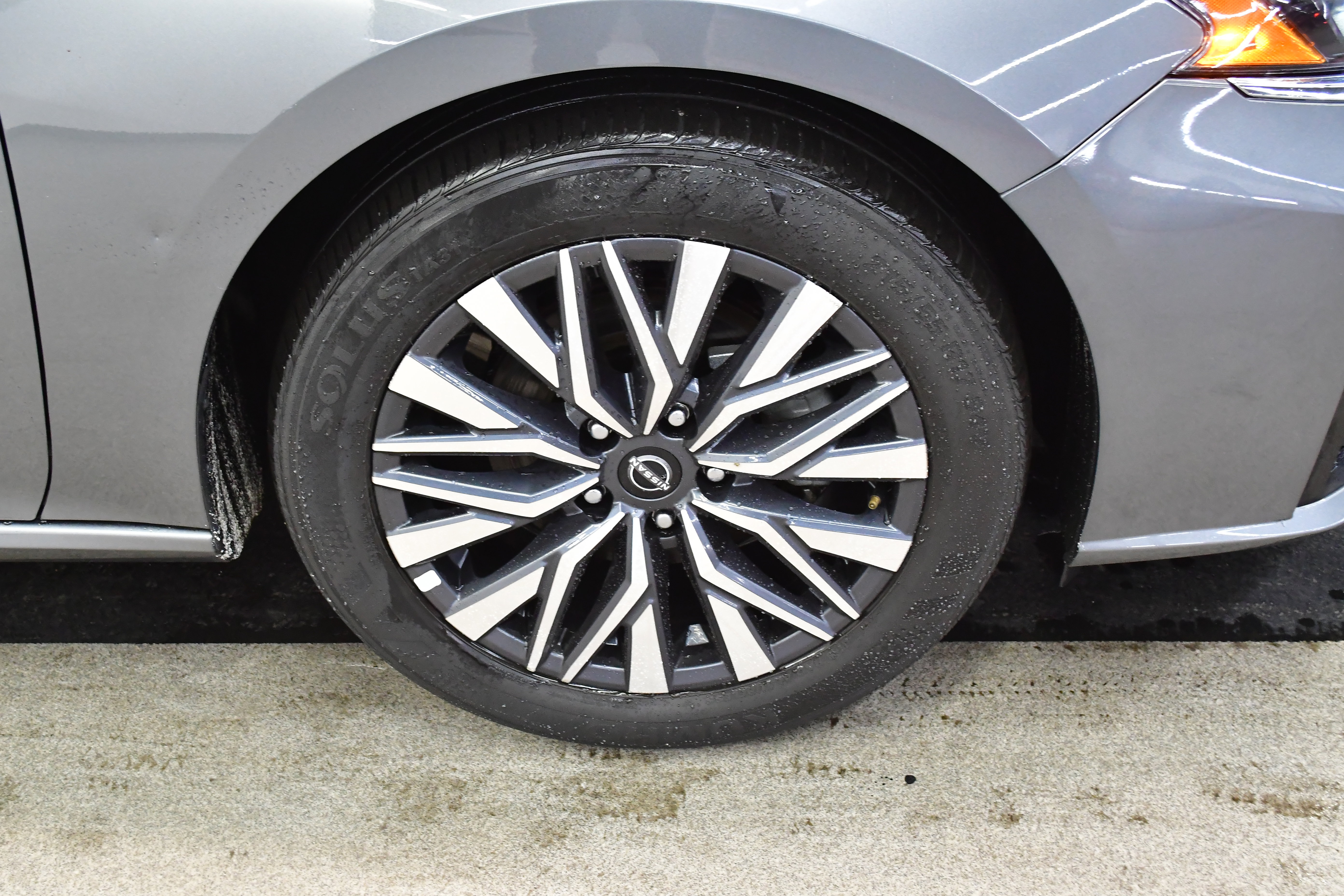 Used 2025 Nissan Altima 2.5 SV FWD image 37