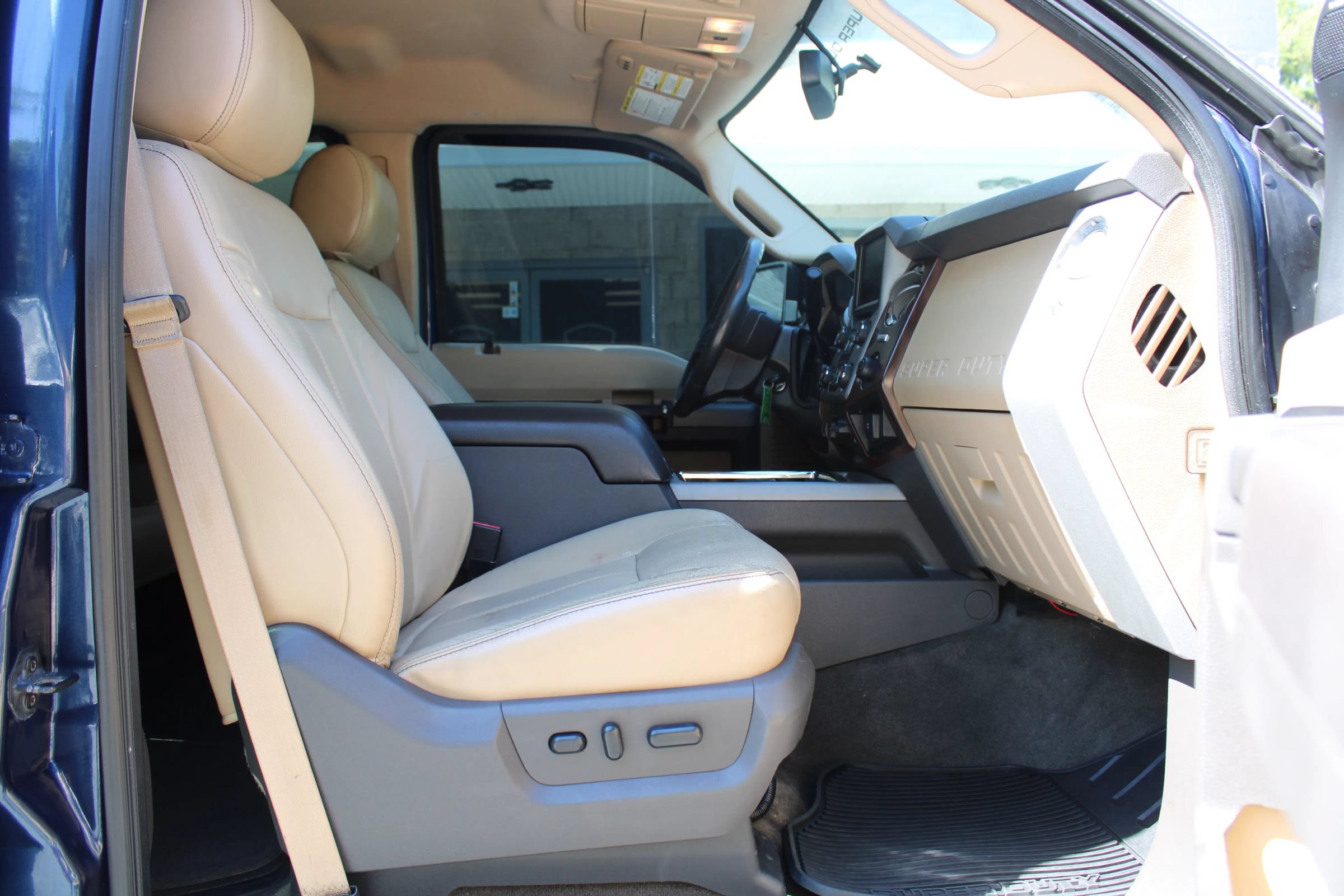 Used 2013 Ford F250 Lariat w/ Lariat Interior Pkg AWD/4WD image 8