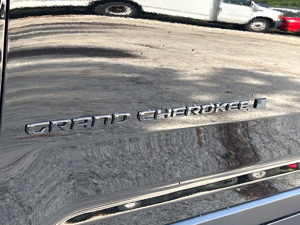 New 2024 Jeep Grand Cherokee Altitude RWD image 18