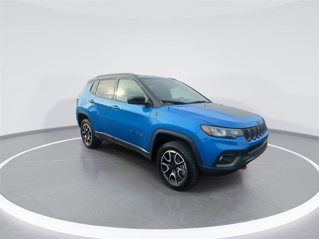 Used 2024 Jeep Compass Trailhawk image 2
