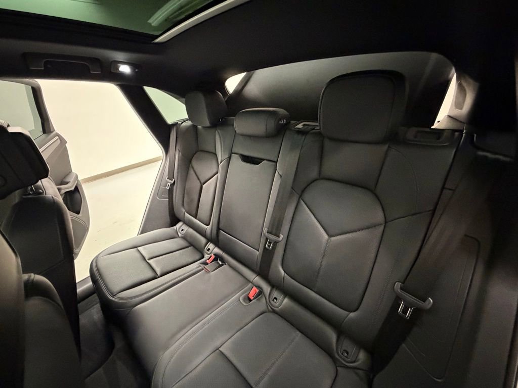 Used 2023 Porsche Macan S image 15
