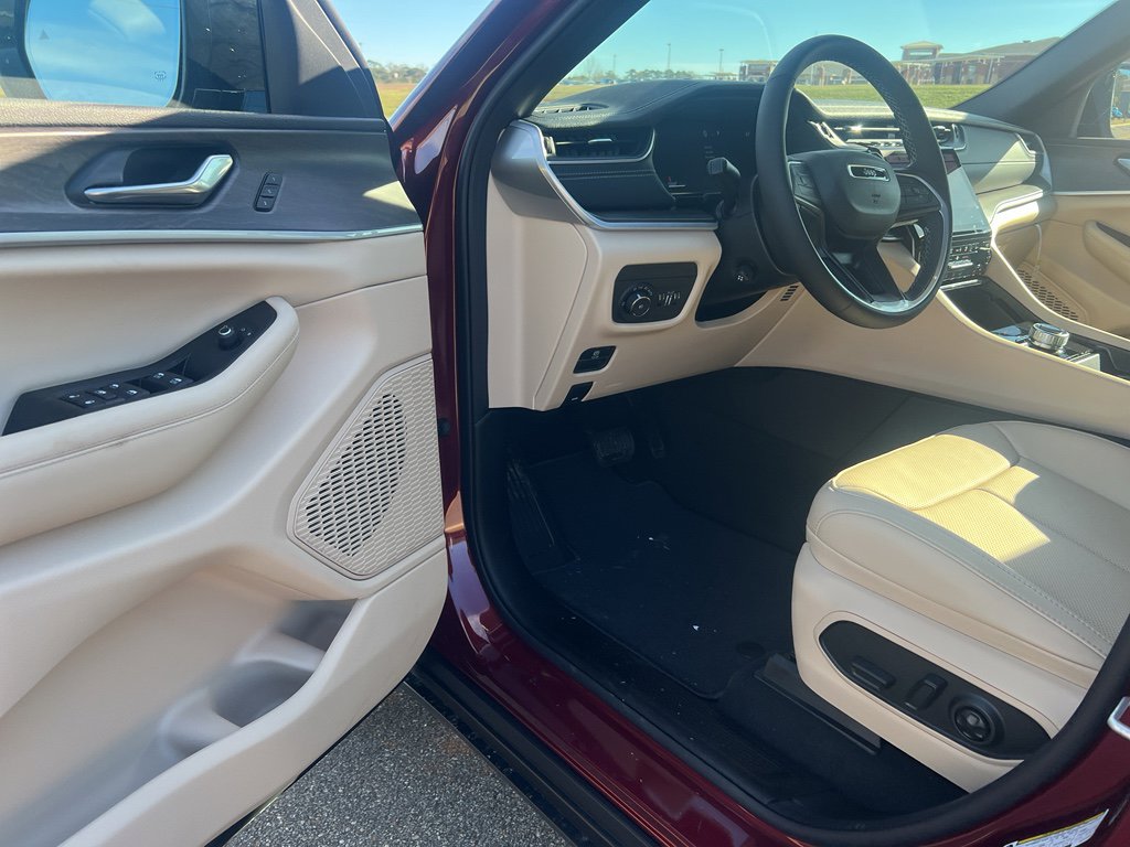 New 2025 Jeep Grand Cherokee Limited w/ Luxury Tech Group II AWD/4WD image 9