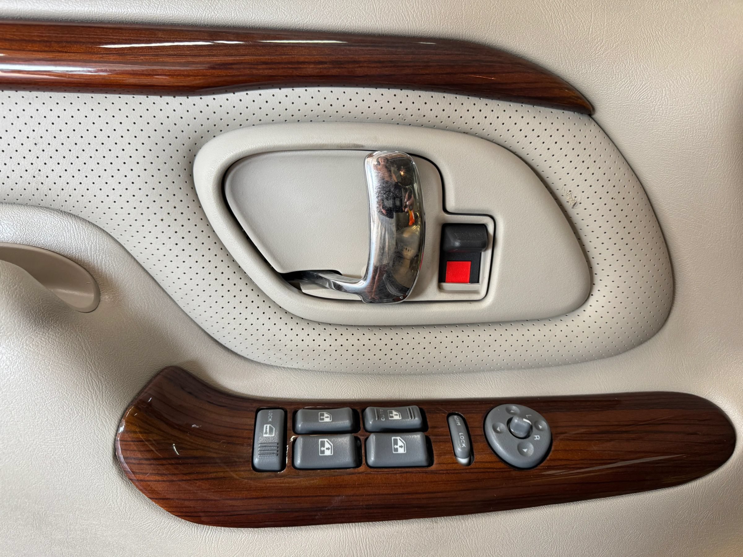 Used 2000 Cadillac Escalade 4WD image 14