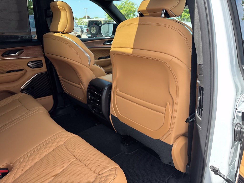 New 2027 Jeep Grand Cherokee Summit w/ Obsidian Package AWD/4WD image 21