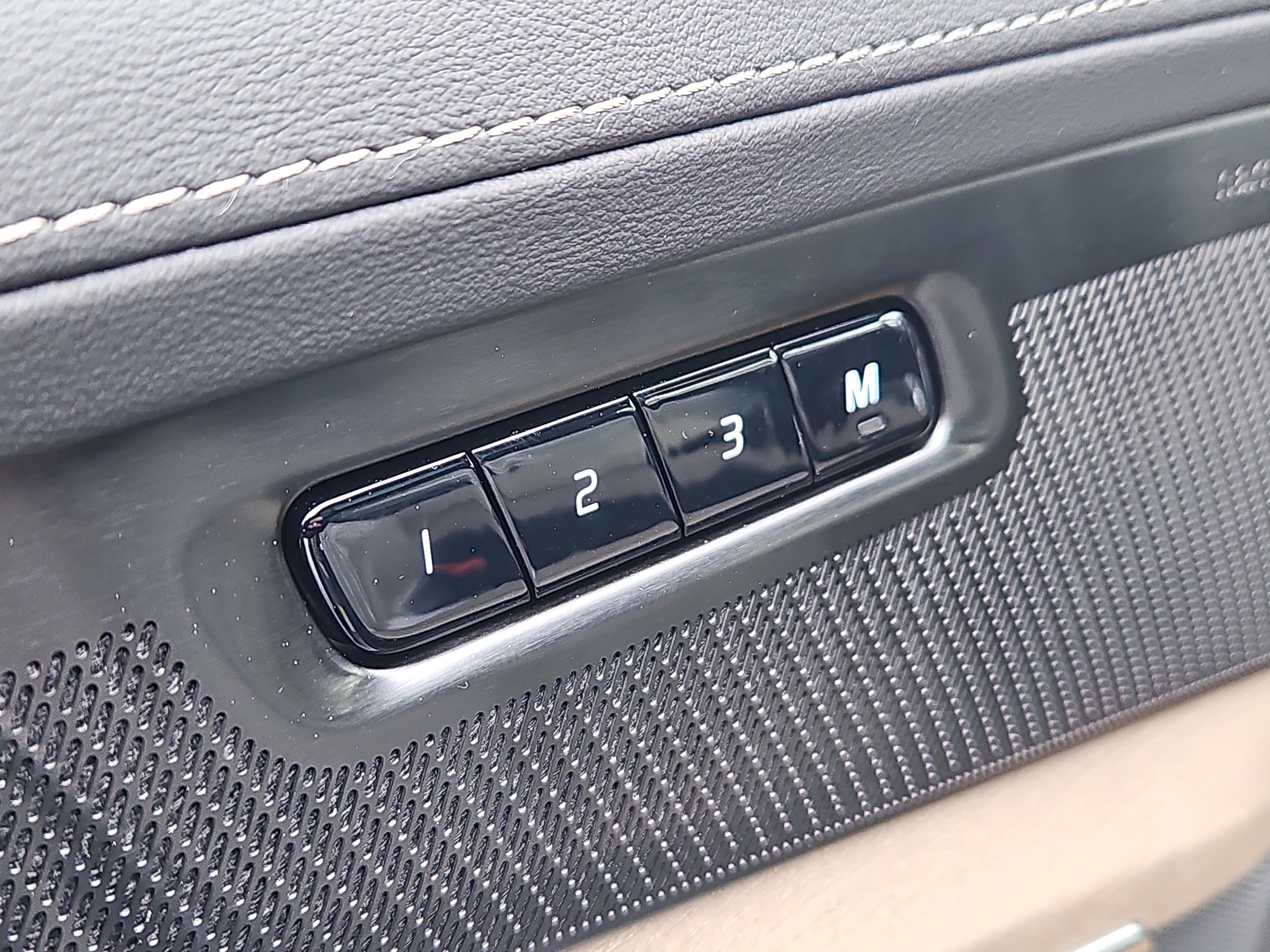 New 2026 Volvo XC90 B6 Plus w/ Protection Package Premier image 10