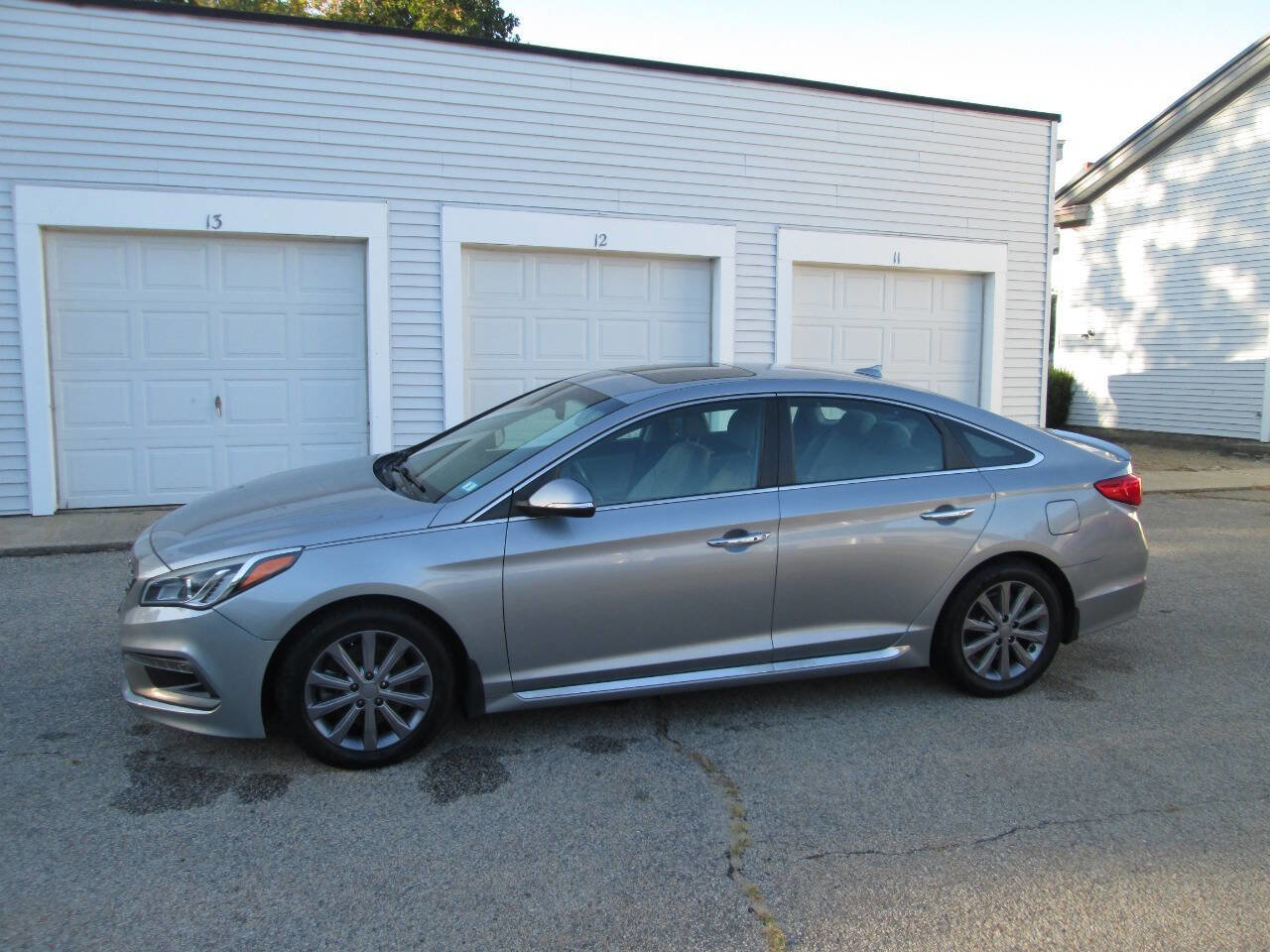 Used 2017 Hyundai Sonata Limited w/ Ultimate Package 04 image 3