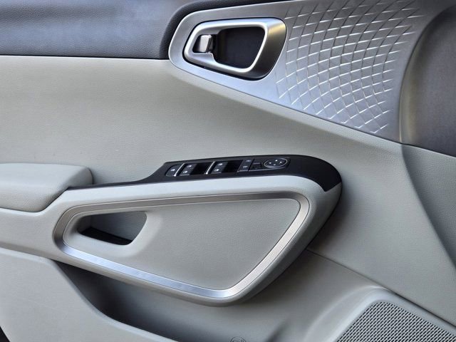 Certified 2025 Kia Soul LX image 23