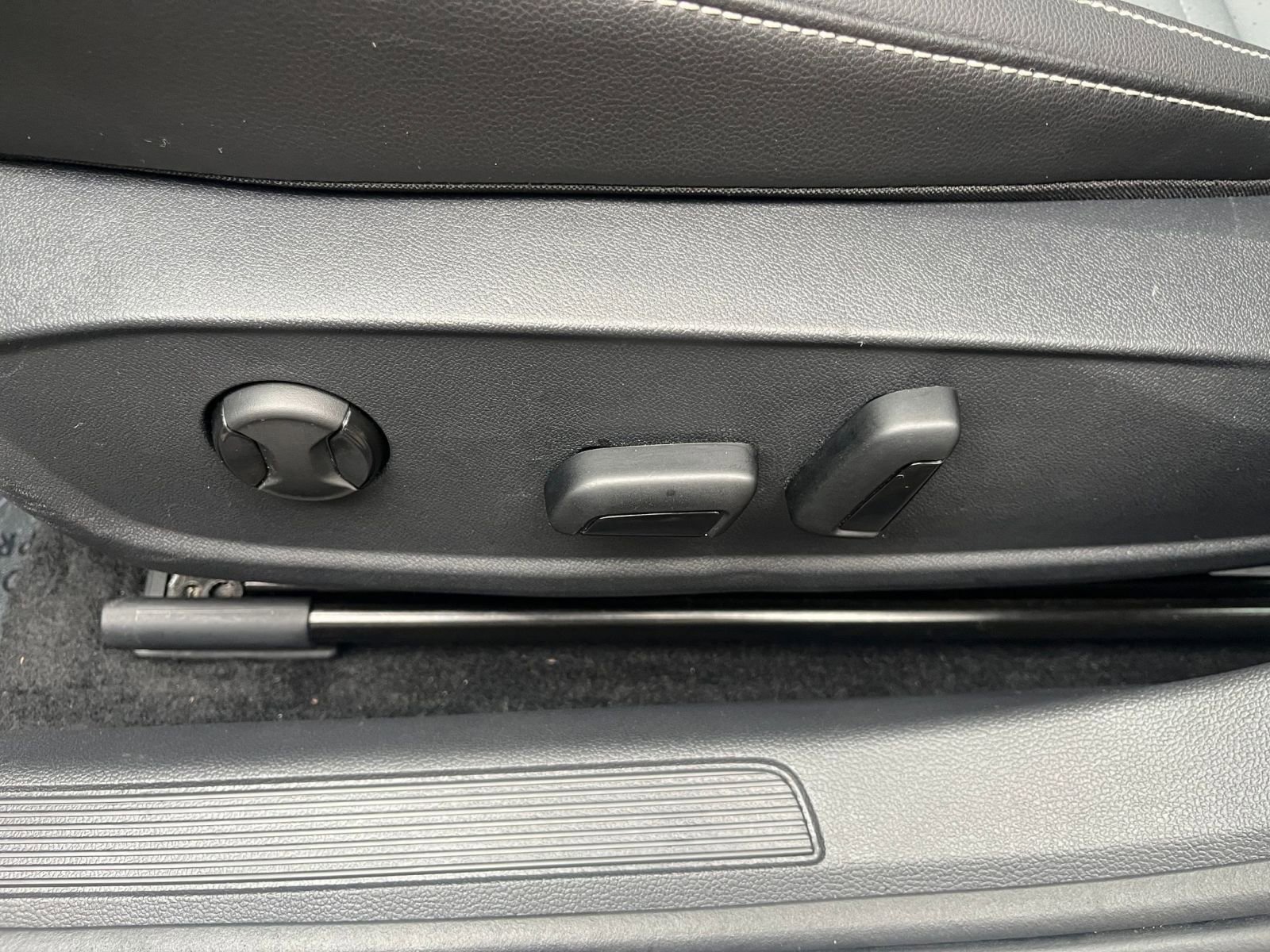 Used 2025 Volkswagen Jetta SE image 22