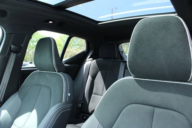 Used 2025 Volvo XC40 B5 Plus image 15