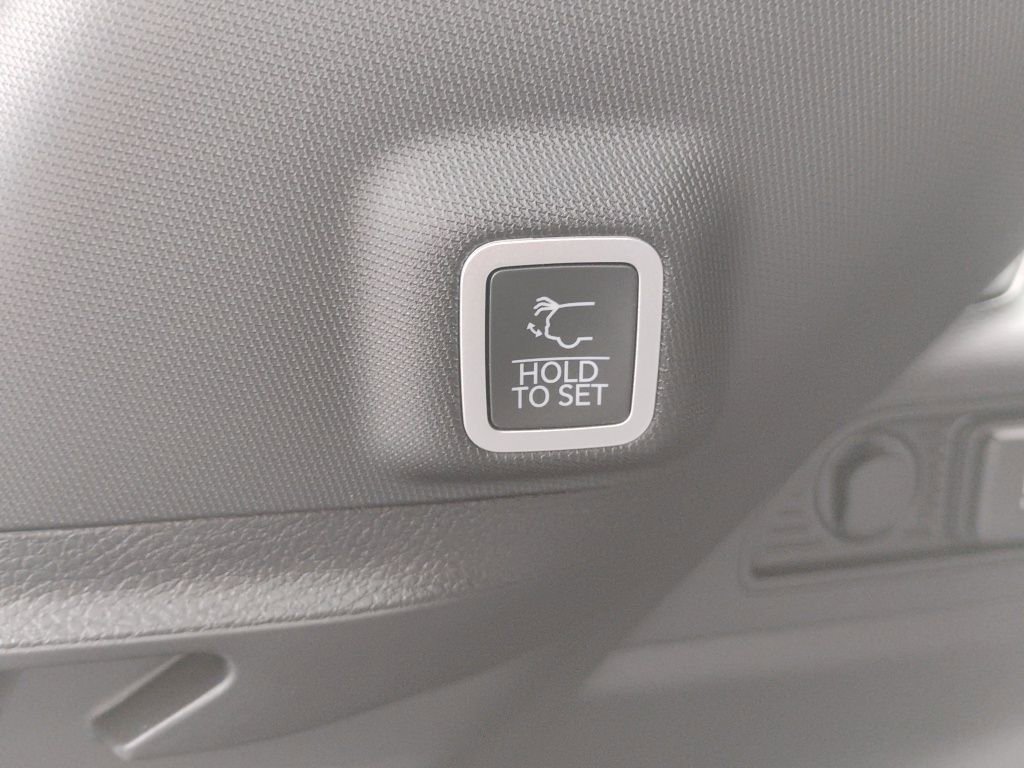 New 2026 Jeep Grand Cherokee Laredo image 17