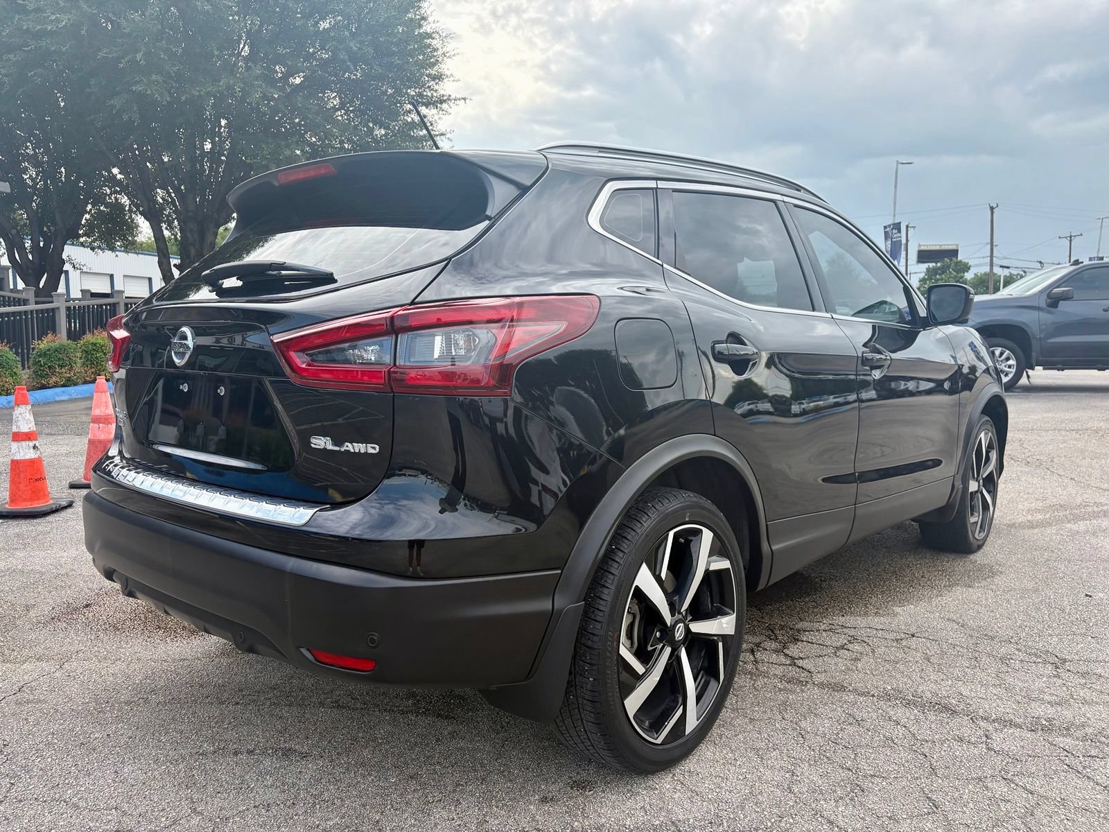 Used 2022 Nissan Rogue Sport SL AWD/4WD image 3