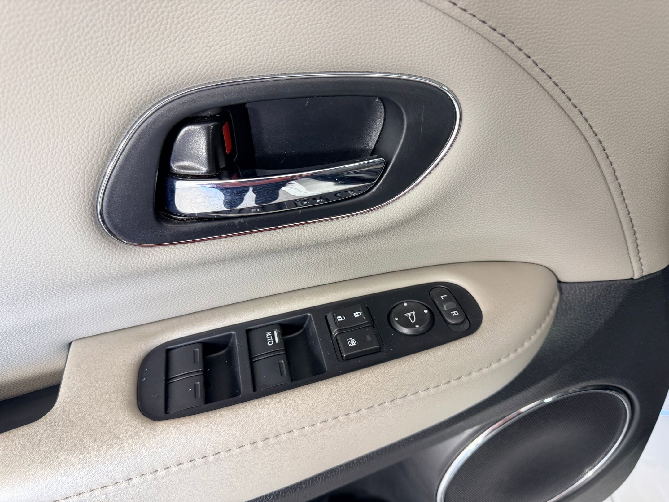 Used 2019 Honda HR-V Touring image 22