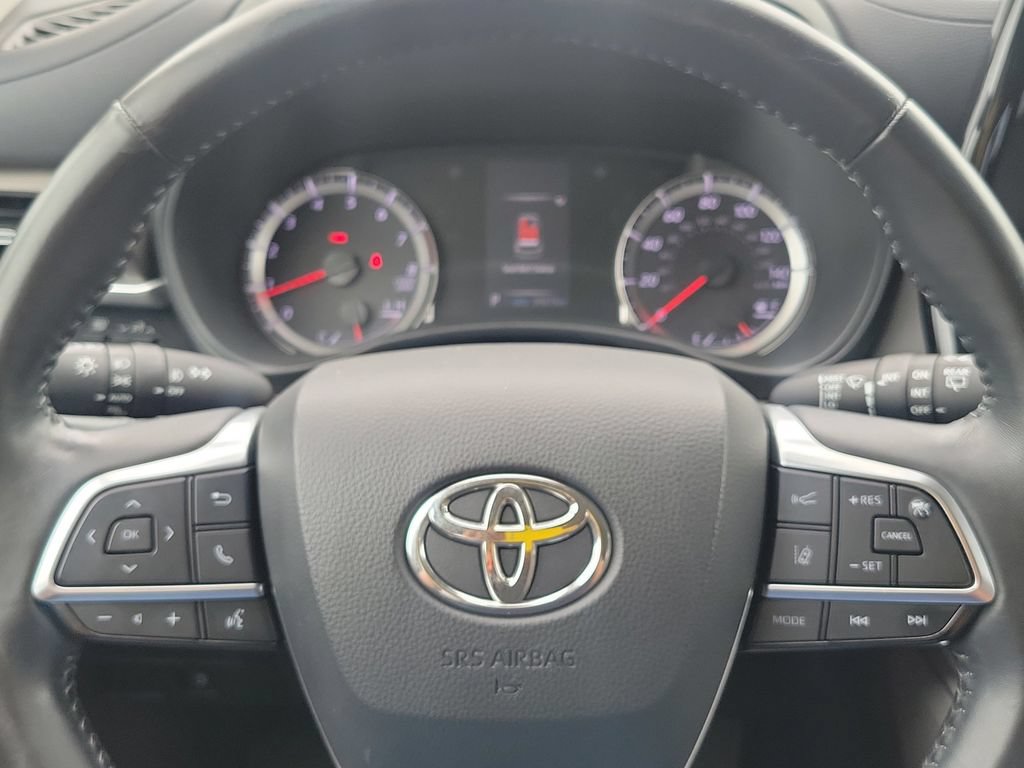 Used 2020 Toyota Highlander LE AWD/4WD image 22