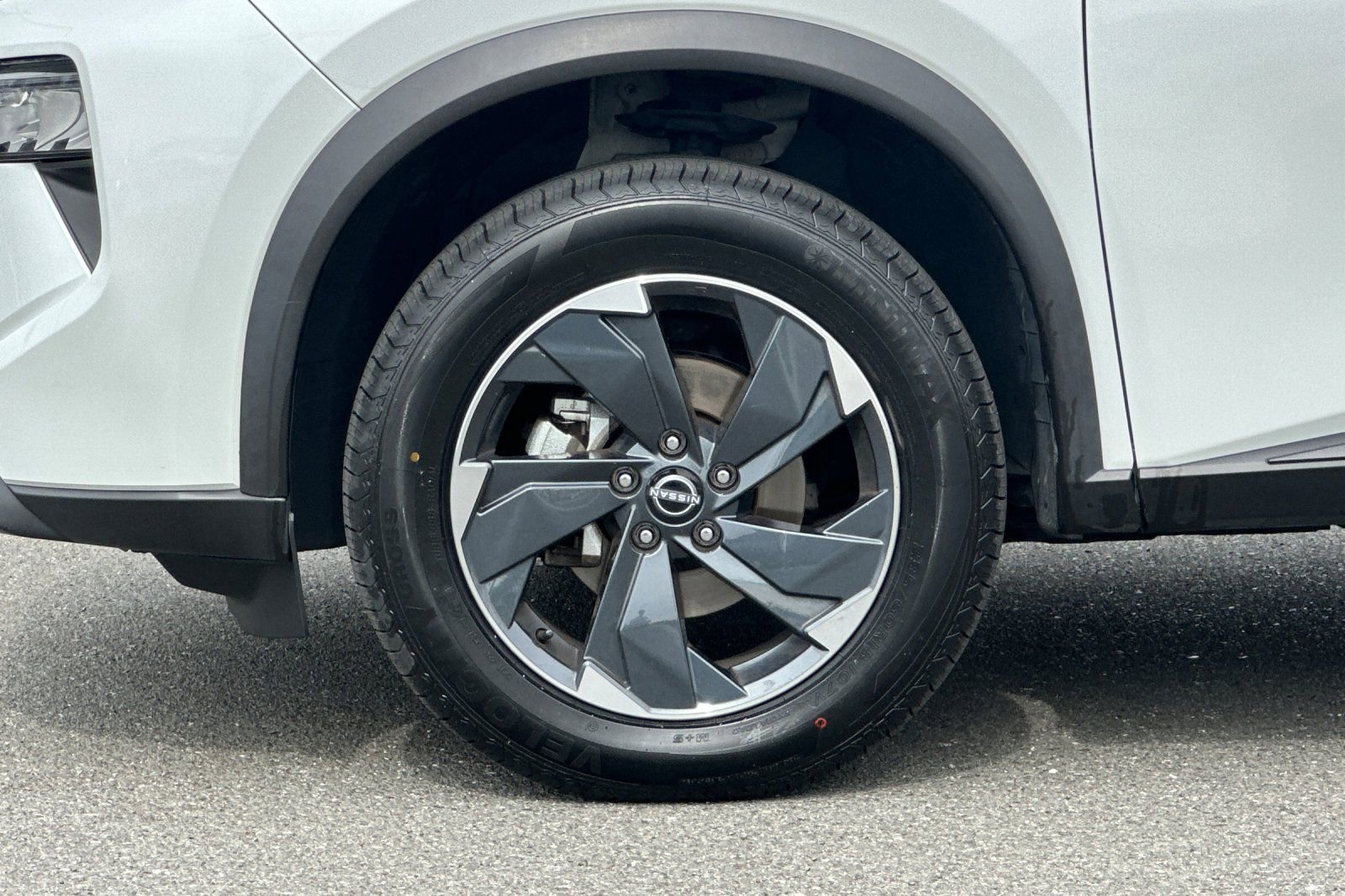 Certified 2024 Nissan Rogue SV image 32