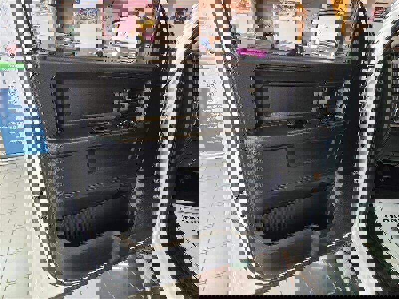 Used 2014 RAM 1500 Express image 8