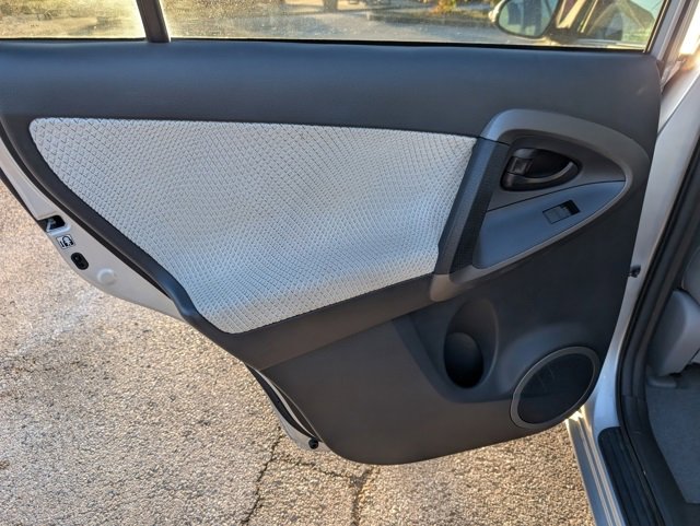 Used 2014 Toyota RAV4 EV image 17