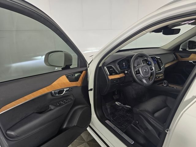 Used 2023 Volvo XC90 B6 Plus w/ Protection Package Premier image 9