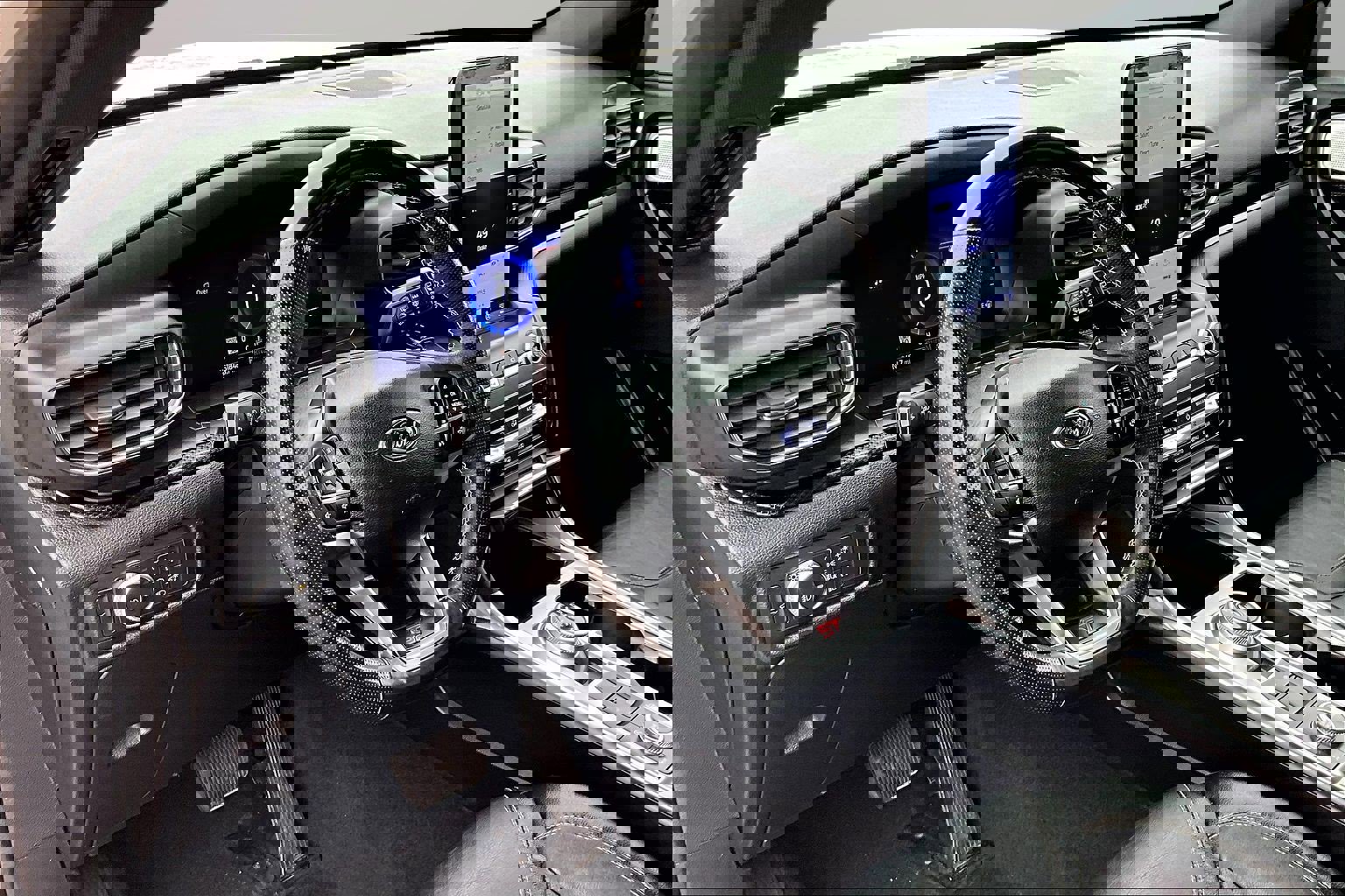 Used 2020 Ford Explorer ST w/ Premium Technology Package image 21