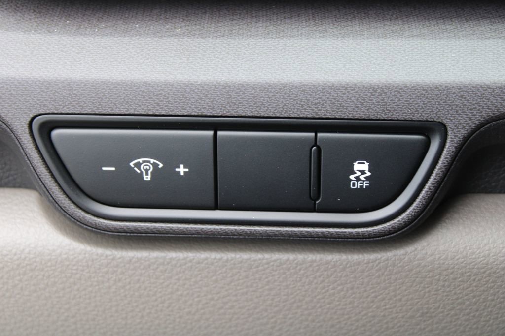 New 2026 Kia Carnival EX FWD image 32