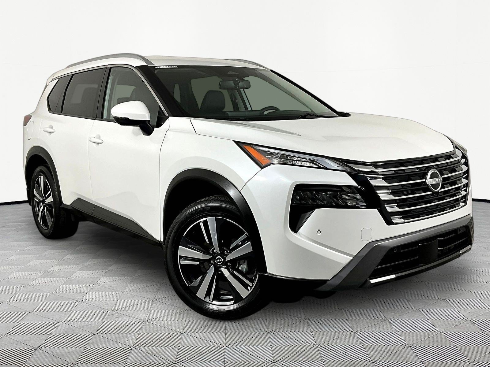 Certified 2025 Nissan Rogue SL AWD/4WD image 3