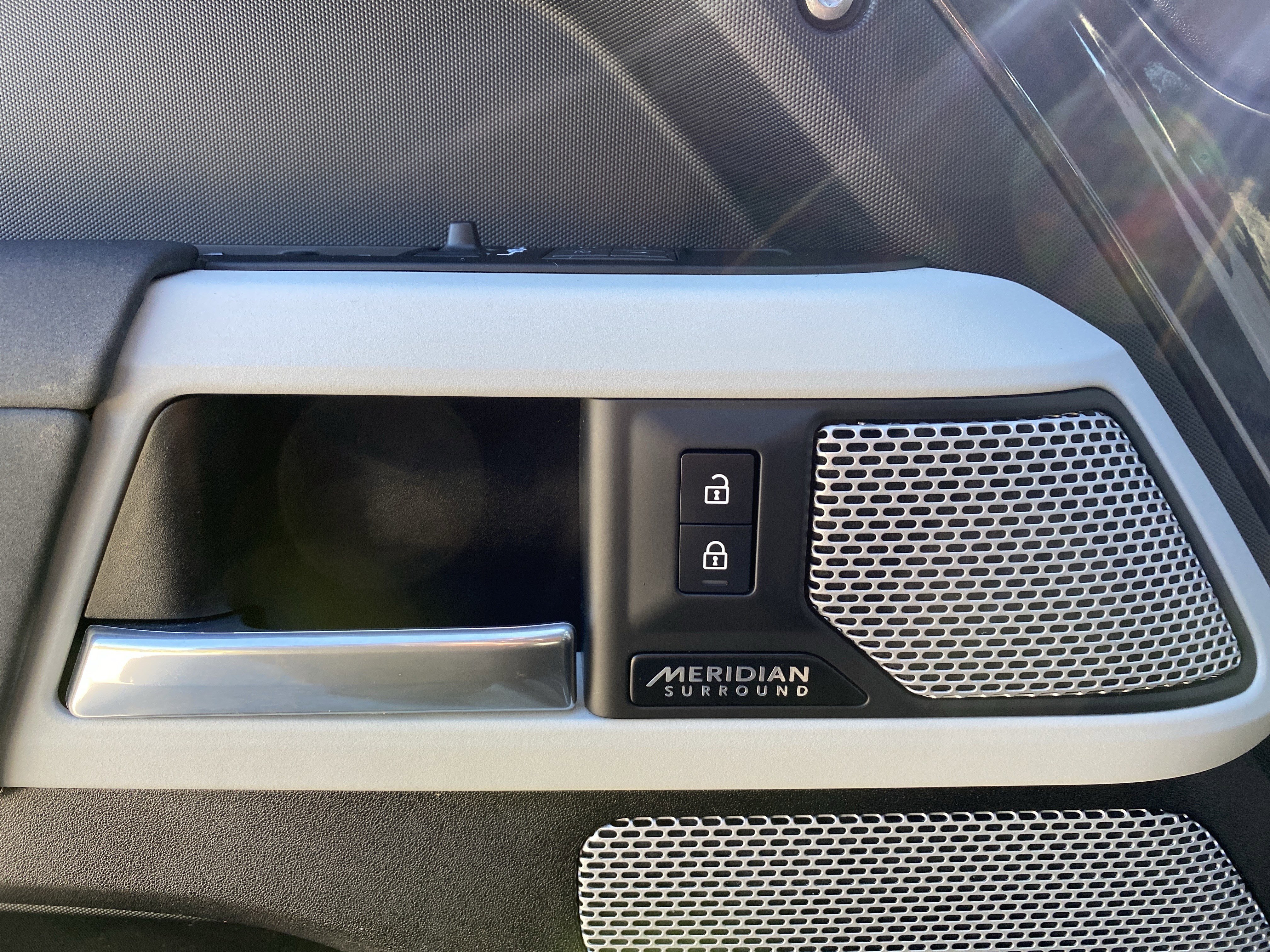 Used 2023 Land Rover Defender 130 X-Dynamic SE image 24