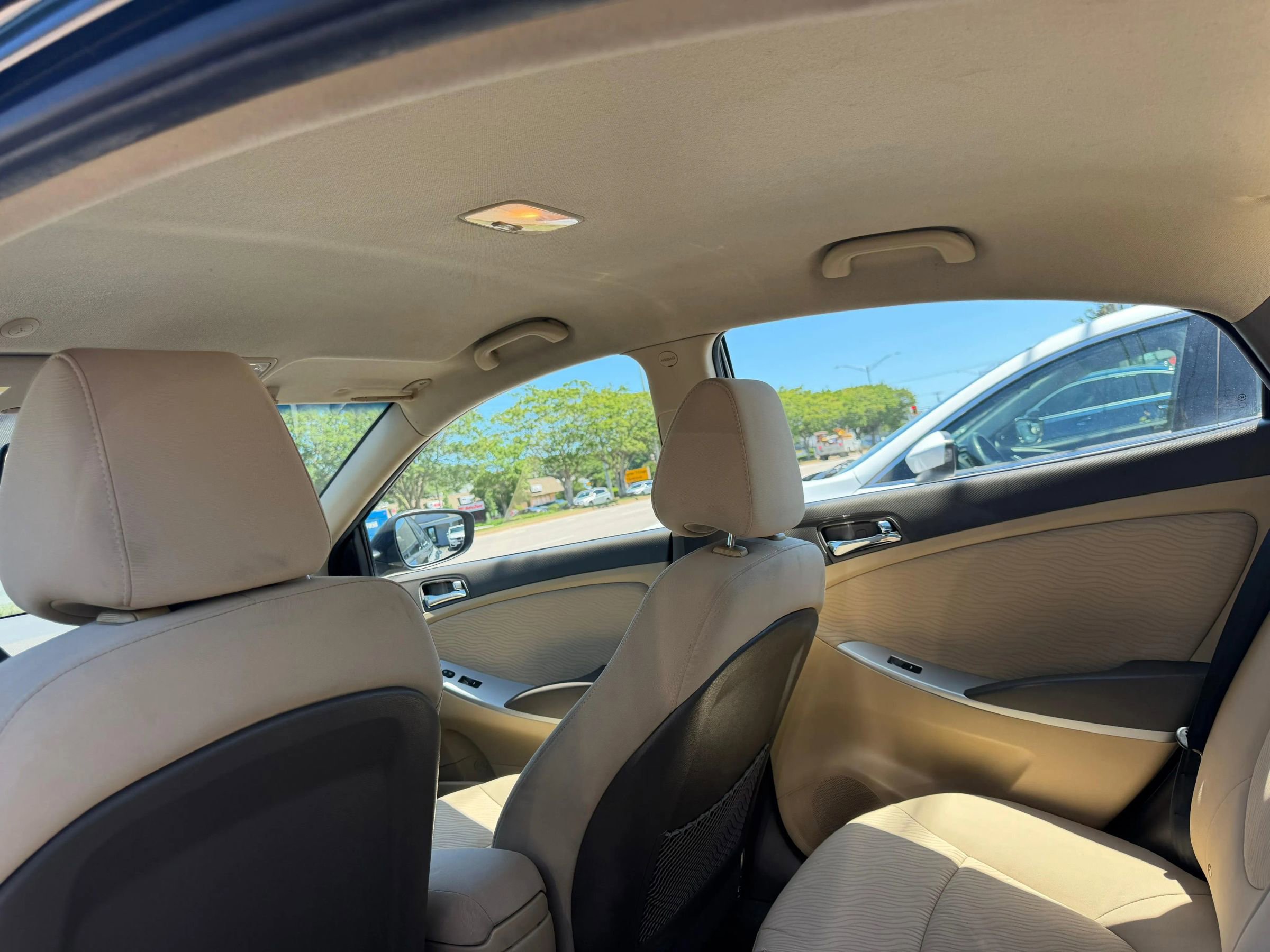 Used 2013 Hyundai Accent GLS w/ Premium Pkg FWD image 15