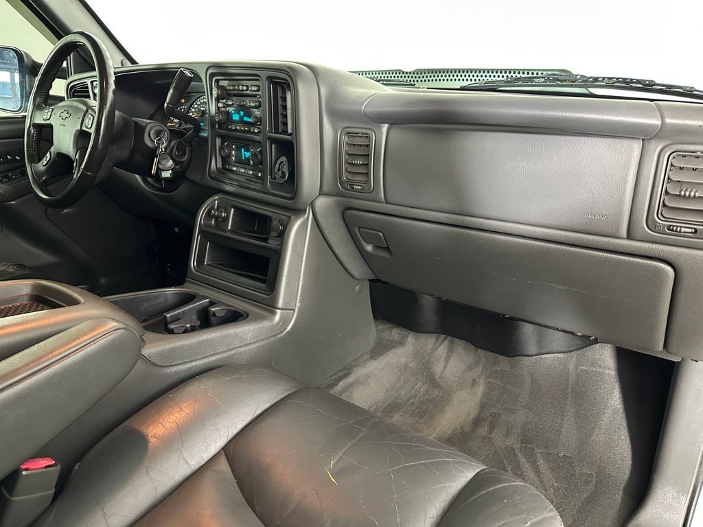 Used 2004 Chevrolet Avalanche 2500 w/ Preferred Equipment Group AWD/4WD image 27