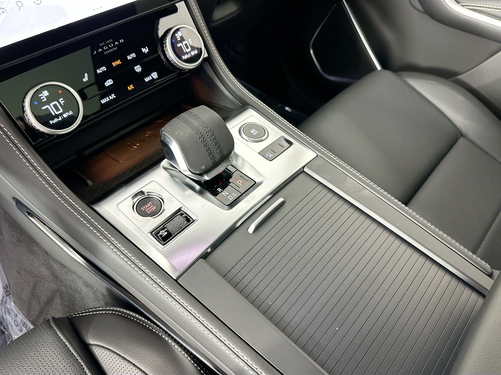 Certified 2026 Jaguar F-PACE R-Dynamic S AWD/4WD image 13