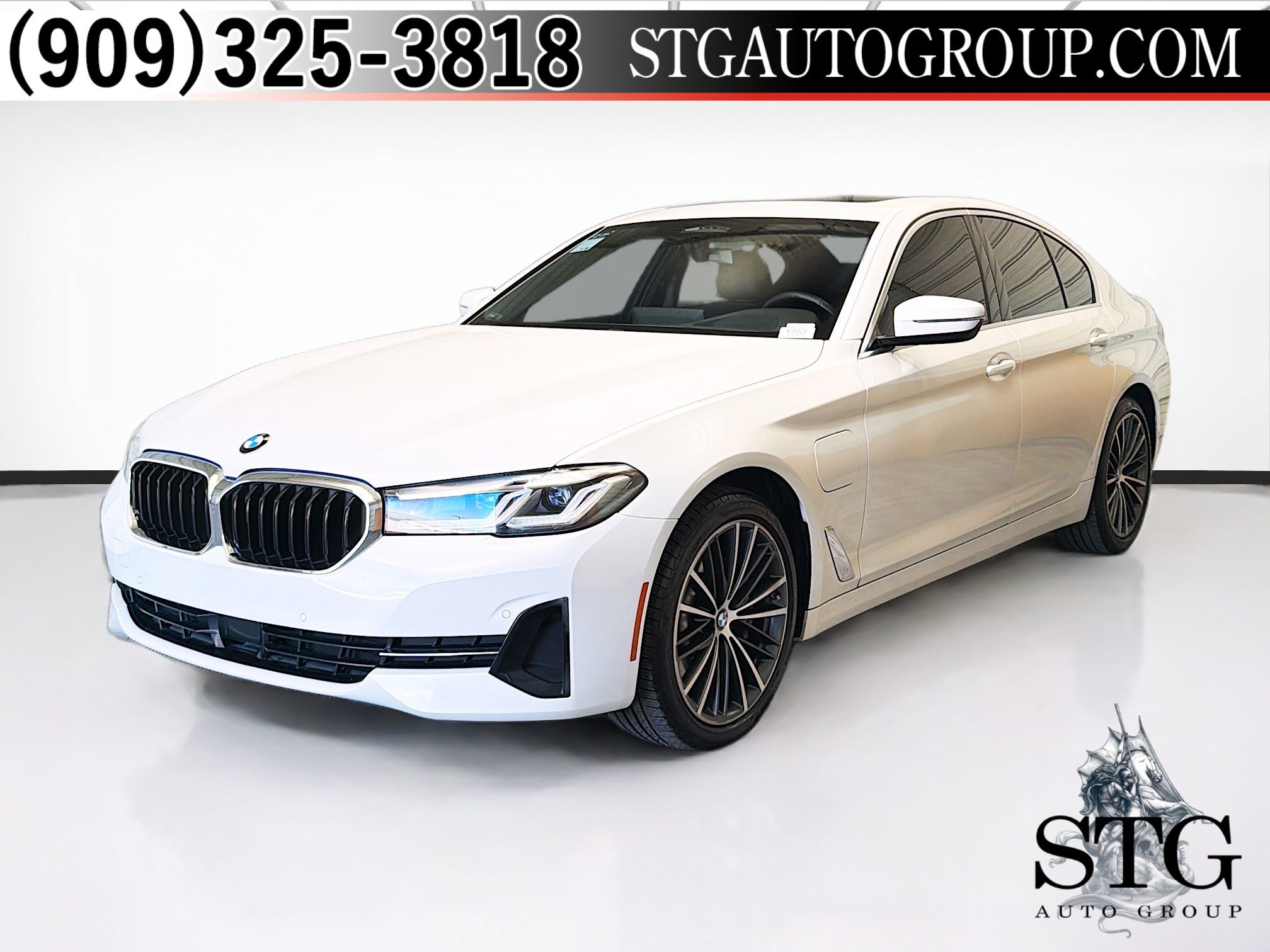 Used 2021 BMW 530e w/ Premium Package image 1