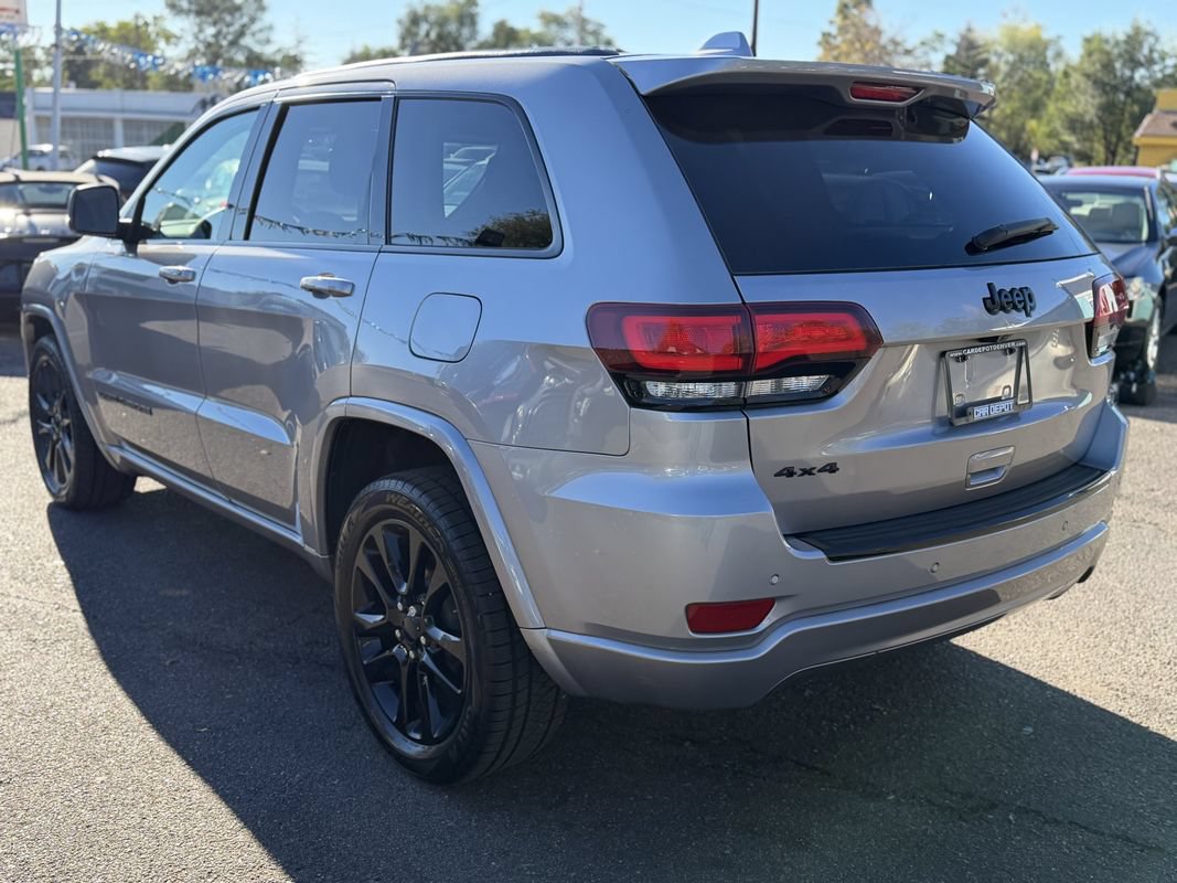 Used 2017 Jeep Grand Cherokee Altitude AWD/4WD image 5