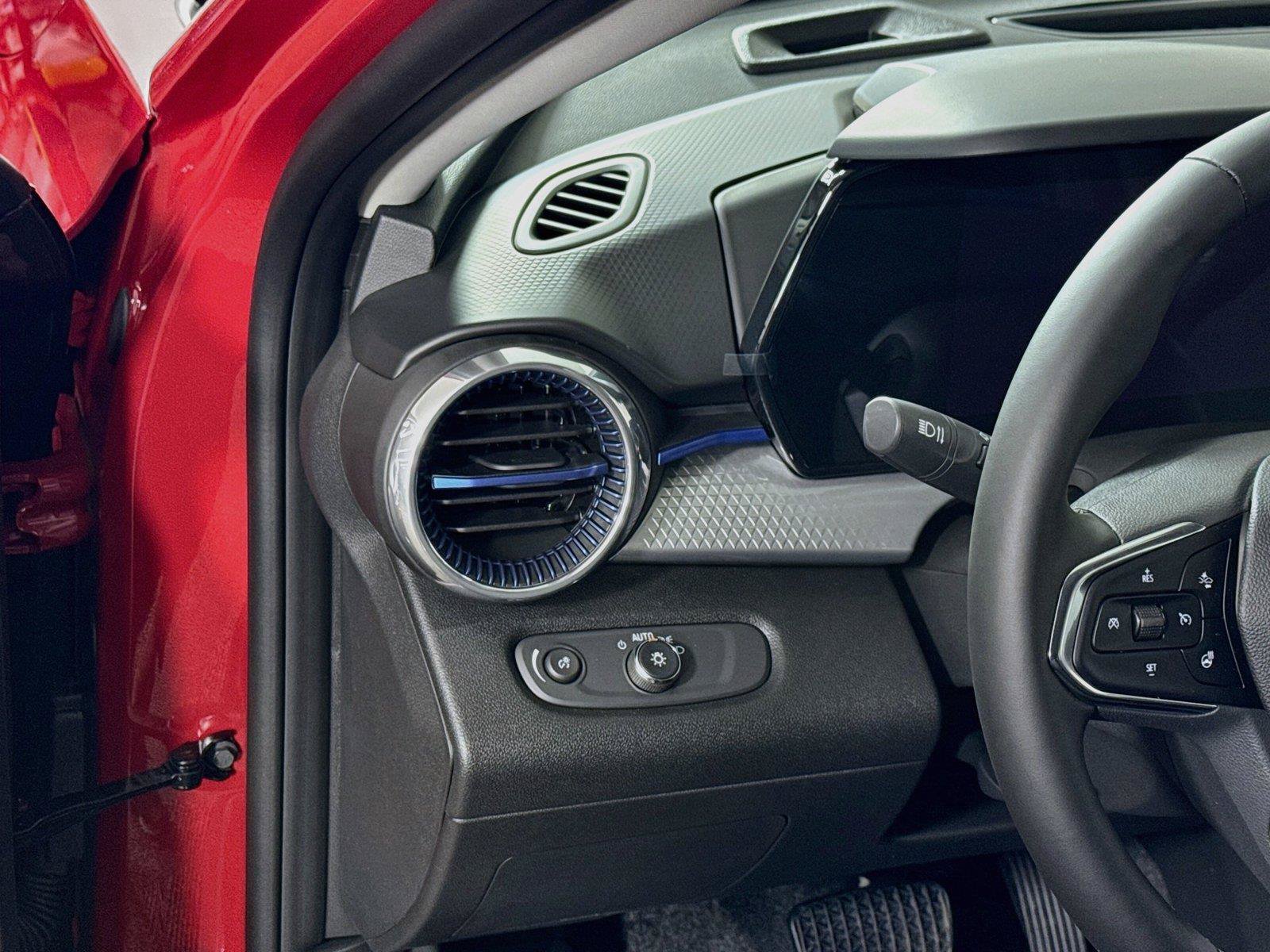 New 2026 Chevrolet Trax LT w/ Driver Confidence Package FWD image 4