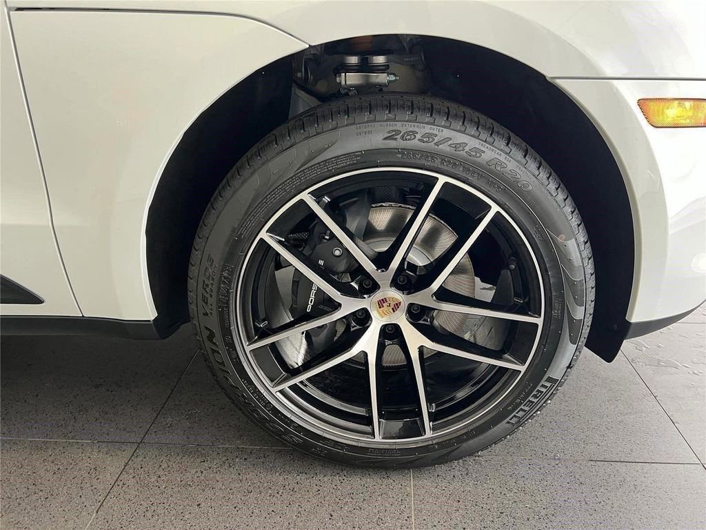 New 2026 Porsche Macan AWD/4WD image 13
