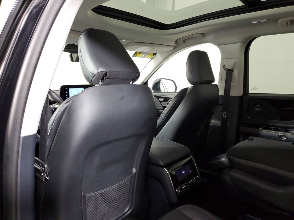 Used 2025 Lincoln Aviator 2WD w/ Jet Appearance Package image 9