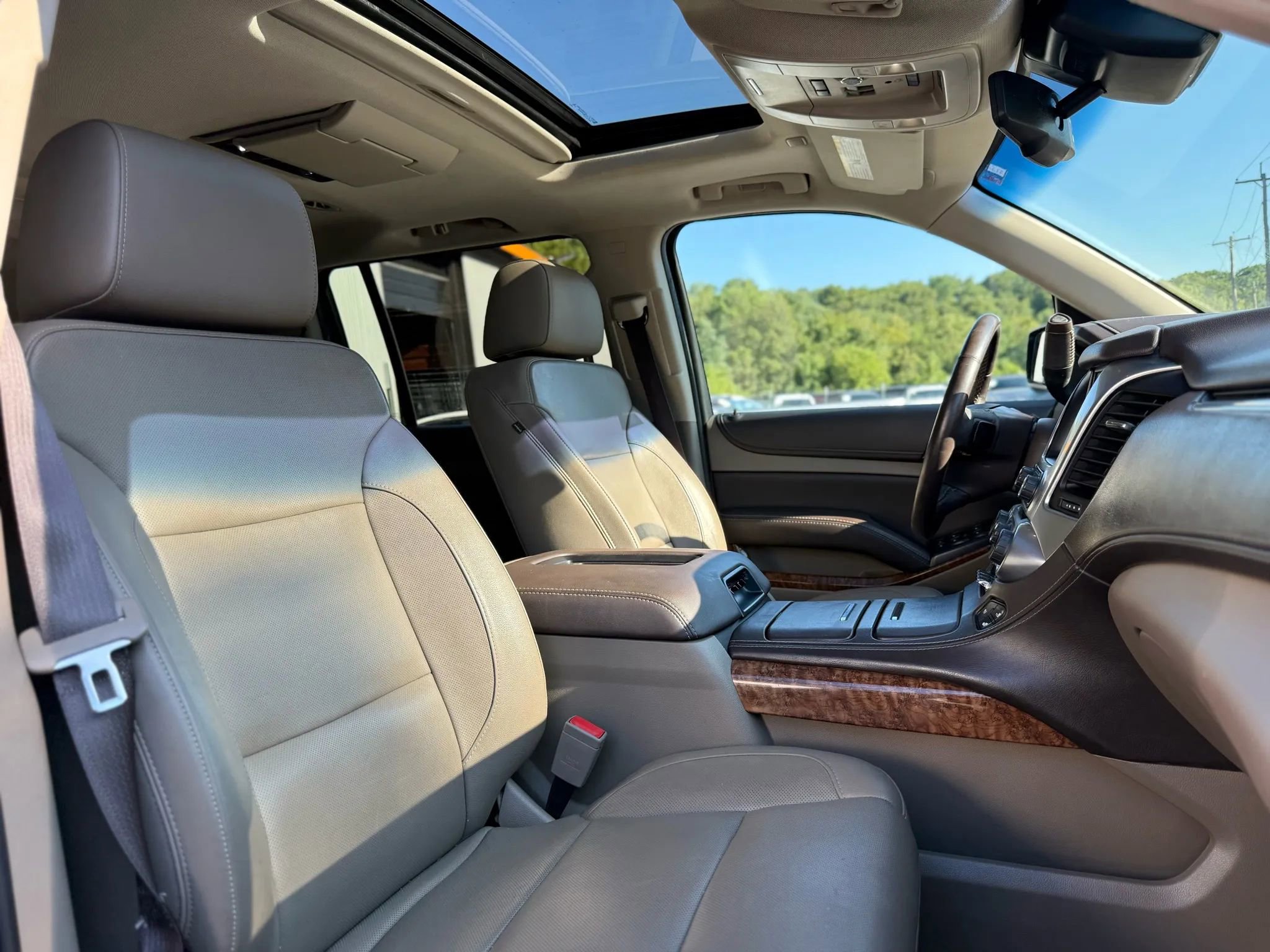Used 2017 Chevrolet Suburban Premier image 25